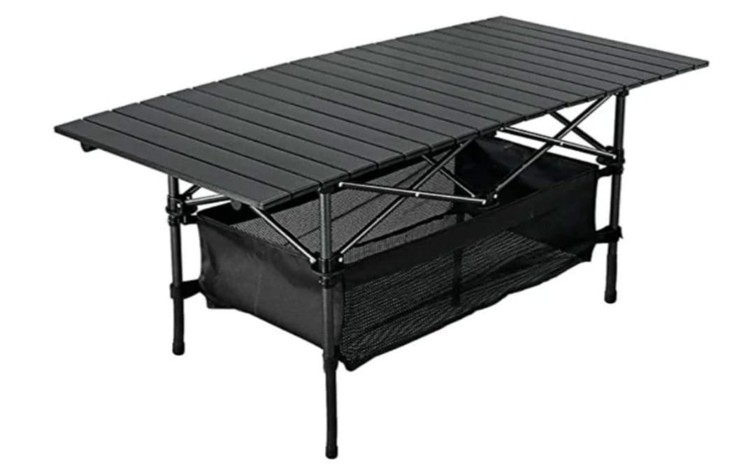 Οικογενειακό τραπέζι κάμπινγκ